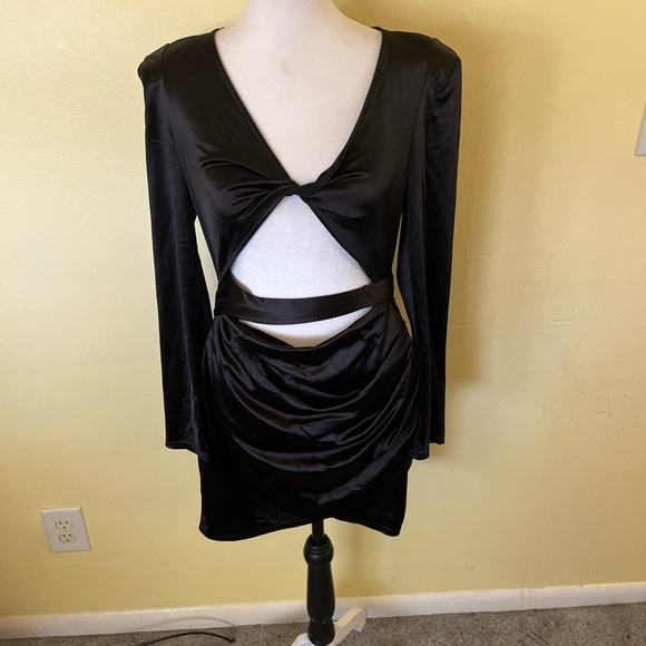 Better Be Dresses & Skirts - Better Be Black Cut-Out Long Sleeve Dress Size Medium